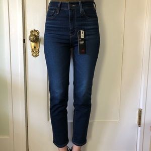 NEW! Levi’s 724 High Rise Straight Crop Jean
